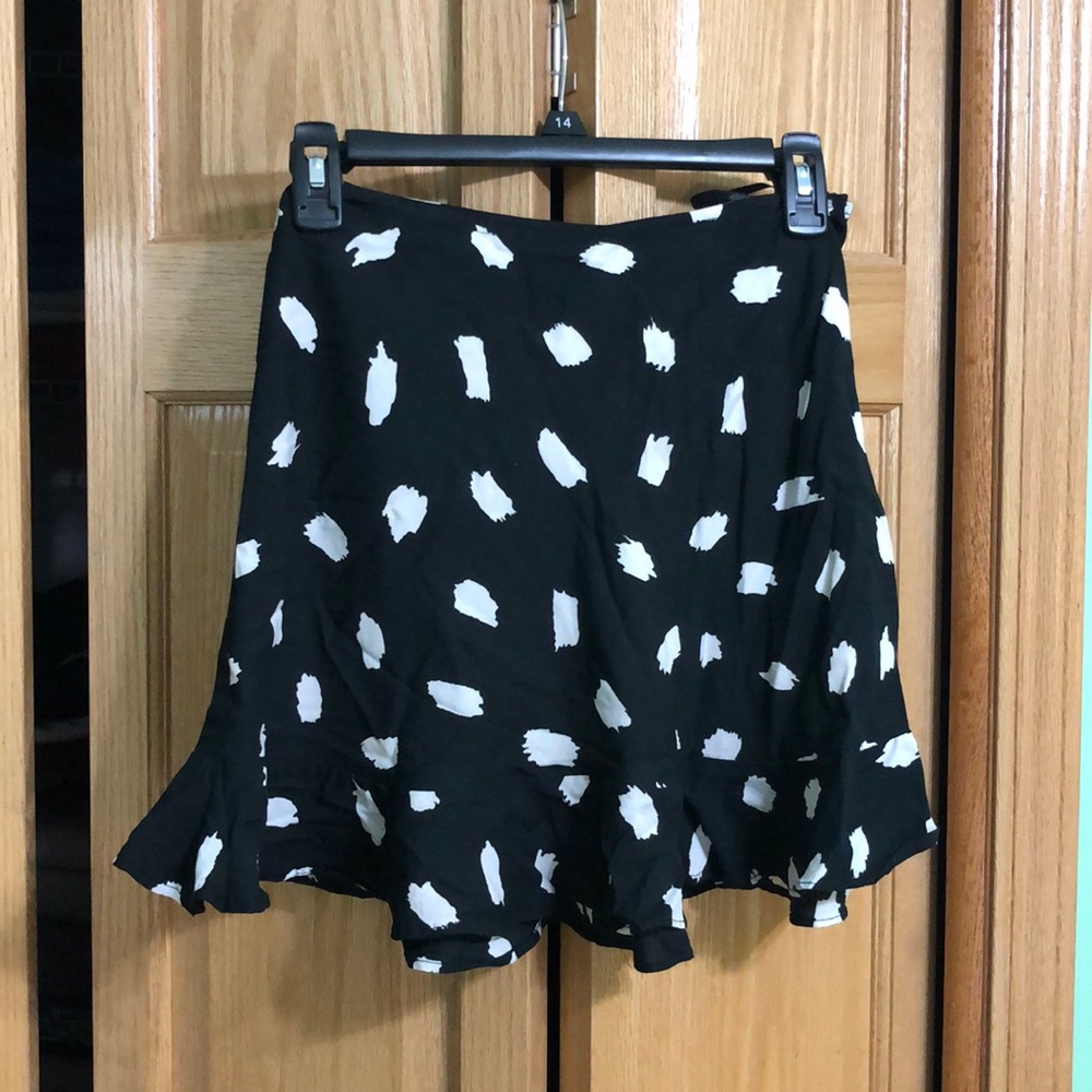 Speckled black and white ruffle hem skirt